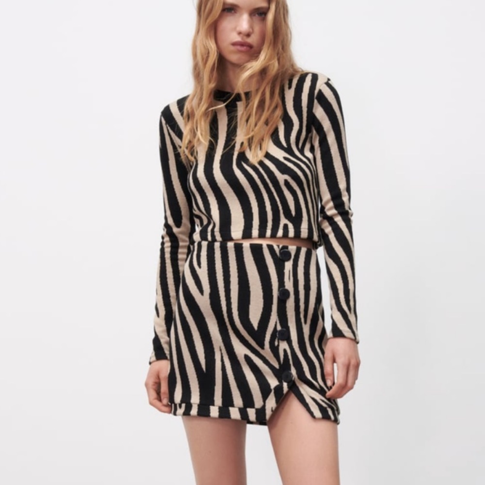 Zara Jacquard Sweater & Skirt Set in Black/Sand size Small